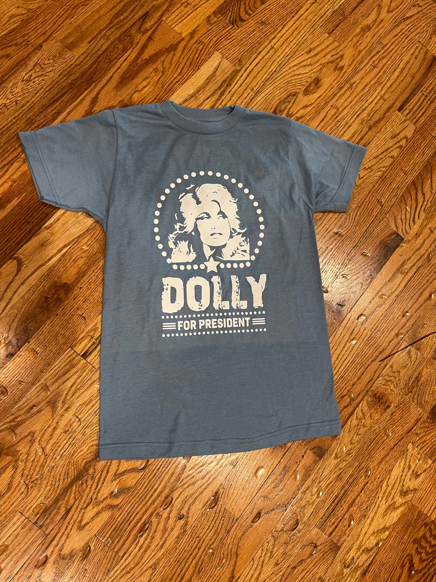 Dolly Tee